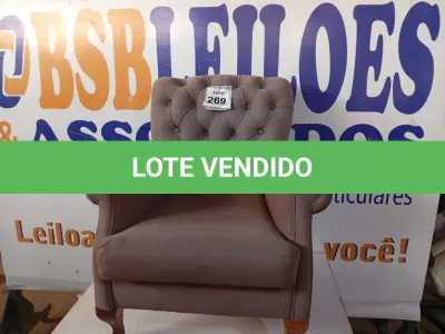 LOTE 269 - 01 POLTRONA EM TECIDO. (NO ESTADO) ATENÇÃO! FAZER A VISITAÇÃO ANTES DE ARREMATAR, NÃO SABEMOS SE FUNCIONA. LEILÃO NÃO TEM GARANTIA E NEM DEVOLUÇÃO, SUJEITO A POSSÍVEIS AVARIAS VISÍVEIS/OCULTAS E/OU AUSÊNCIA DE COMPONENTES.