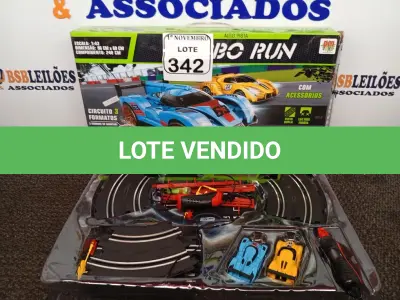 LOTE 342 - 01 PISTA DE CORRIDA COM CONTROLE E CARRINHOS. (NO ESTADO) ATENÇÃO! FAZER A VISITAÇÃO ANTES DE ARREMATAR, NÃO SABEMOS SE FUNCIONA. LEILÃO NÃO TEM GARANTIA E NEM DEVOLUÇÃO, SUJEITO A POSSÍVEIS AVARIAS VISÍVEIS/OCULTAS E/OU AUSÊNCIA DE COMPONENTES.