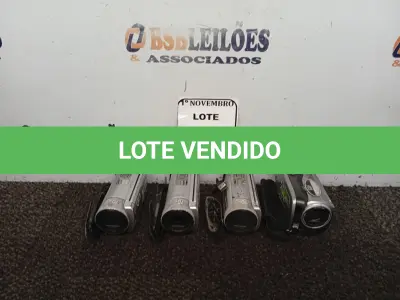 LOTE 294 - 01 LOTE COM 04 MINIS FILMADORAS DIGITAIS DIVERSAS. (NO ESTADO) ATENÇÃO! FAZER A VISITAÇÃO ANTES DE ARREMATAR, NÃO SABEMOS SE FUNCIONA. LEILÃO NÃO TEM GARANTIA E NEM DEVOLUÇÃO, SUJEITO A POSSÍVEIS AVARIAS VISÍVEIS/OCULTAS E/OU AUSÊNCIA DE COMPONENTES.