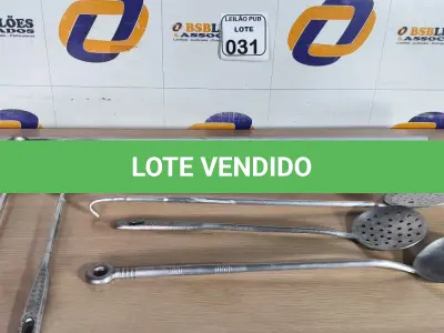 LOTE 031 - 03 COLHERES E 03 ESPUMADEIRAS EM ALUMÍNIO. (NO ESTADO) ATENÇÃO! FAZER A VISITAÇÃO ANTES DE ARREMATAR, NÃO SABEMOS SE FUNCIONA. LEILÃO NÃO TEM GARANTIA E NEM DEVOLUÇÃO, SUJEITO A POSSÍVEIS AVARIAS VISÍVEIS/OCULTAS E/OU AUSÊNCIA DE COMPONENTES.