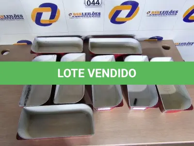 LOTE 044 - 08 FORMAS EM ALUMÍNIO. (NO ESTADO) ATENÇÃO! FAZER A VISITAÇÃO ANTES DE ARREMATAR, NÃO SABEMOS SE FUNCIONA. LEILÃO NÃO TEM GARANTIA E NEM DEVOLUÇÃO, SUJEITO A POSSÍVEIS AVARIAS VISÍVEIS/OCULTAS E/OU AUSÊNCIA DE COMPONENTES.
