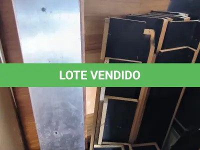 LOTE 187 - 02 JANELAS EM MADEIRA PARA DECORAÇÃO E MADEIRAS DIVERSAS. (NO ESTADO) ATENÇÃO! FAZER A VISITAÇÃO ANTES DE ARREMATAR, NÃO SABEMOS SE FUNCIONA. LEILÃO NÃO TEM GARANTIA E NEM DEVOLUÇÃO, SUJEITO A POSSÍVEIS AVARIAS VISÍVEIS/OCULTAS E/OU AUSÊNCIA DE COMPONENTES.