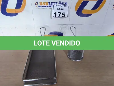 LOTE 175 - 02 CESTAS PARA ALIMENTOS. (NO ESTADO) ATENÇÃO! FAZER A VISITAÇÃO ANTES DE ARREMATAR, NÃO SABEMOS SE FUNCIONA. LEILÃO NÃO TEM GARANTIA E NEM DEVOLUÇÃO, SUJEITO A POSSÍVEIS AVARIAS VISÍVEIS/OCULTAS E/OU AUSÊNCIA DE COMPONENTES.