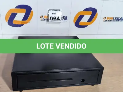 LOTE 064 - 01 GAVETA REGISTRADORA. (NO ESTADO) ATENÇÃO! FAZER A VISITAÇÃO ANTES DE ARREMATAR, NÃO SABEMOS SE FUNCIONA. LEILÃO NÃO TEM GARANTIA E NEM DEVOLUÇÃO, SUJEITO A POSSÍVEIS AVARIAS VISÍVEIS/OCULTAS E/OU AUSÊNCIA DE COMPONENTES.