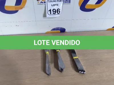LOTE 196 - 10 GARFOS ,10 COLHERES E 10 FACAS DE MESA. (NO ESTADO) ATENÇÃO! FAZER A VISITAÇÃO ANTES DE ARREMATAR, NÃO SABEMOS SE FUNCIONA. LEILÃO NÃO TEM GARANTIA E NEM DEVOLUÇÃO, SUJEITO A POSSÍVEIS AVARIAS VISÍVEIS/OCULTAS E/OU AUSÊNCIA DE COMPONENTES.
