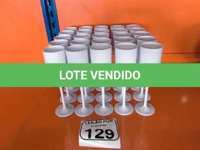 LOTE 129 - 30 TAÇAS EM PLÁSTICO PARA CHAMPANHEIRA COR BRANCA. (NO ESTADO) ATENÇÃO! FAZER A VISITAÇÃO ANTES DE ARREMATAR, NÃO SABEMOS SE FUNCIONA. LEILÃO NÃO TEM GARANTIA E NEM DEVOLUÇÃO, SUJEITO A POSSÍVEIS AVARIAS VISÍVEIS/OCULTAS E/OU AUSÊNCIA DE COMPONENTES.