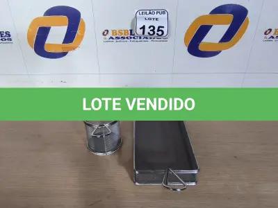 LOTE 135 - 02 CESTAS PARA ALIMENTOS. (NO ESTADO) ATENÇÃO! FAZER A VISITAÇÃO ANTES DE ARREMATAR, NÃO SABEMOS SE FUNCIONA. LEILÃO NÃO TEM GARANTIA E NEM DEVOLUÇÃO, SUJEITO A POSSÍVEIS AVARIAS VISÍVEIS/OCULTAS E/OU AUSÊNCIA DE COMPONENTES.