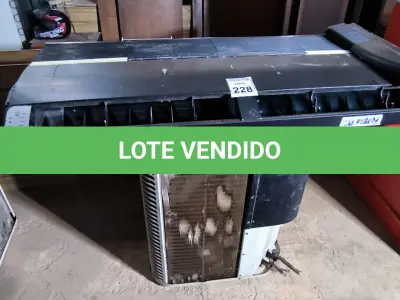 LOTE 228 - 01 AR CONDICIONADO COM 01 EVAPORADORA DE TETO. (NO ESTADO) ATENÇÃO! FAZER A VISITAÇÃO ANTES DE ARREMATAR, NÃO SABEMOS SE FUNCIONA. LEILÃO NÃO TEM GARANTIA E NEM DEVOLUÇÃO, SUJEITO A POSSÍVEIS AVARIAS VISÍVEIS/OCULTAS E/OU AUSÊNCIA DE COMPONENTES.