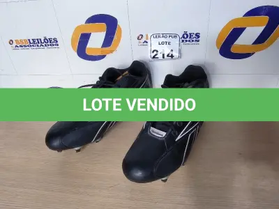 LOTE 214 - 01 CHUTEIRA REEBOK PARA DECORAÇÃO. (NO ESTADO) ATENÇÃO! FAZER A VISITAÇÃO ANTES DE ARREMATAR, NÃO SABEMOS SE FUNCIONA. LEILÃO NÃO TEM GARANTIA E NEM DEVOLUÇÃO, SUJEITO A POSSÍVEIS AVARIAS VISÍVEIS/OCULTAS E/OU AUSÊNCIA DE COMPONENTES.