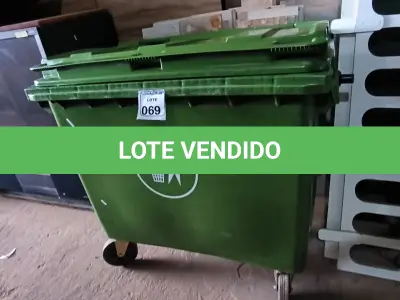 LOTE 069 - 01 LIXEIRA CONTAINER EM PLÁSTICO 660 LITROS. (NO ESTADO) ATENÇÃO! FAZER A VISITAÇÃO ANTES DE ARREMATAR, NÃO SABEMOS SE FUNCIONA. LEILÃO NÃO TEM GARANTIA E NEM DEVOLUÇÃO, SUJEITO A POSSÍVEIS AVARIAS VISÍVEIS/OCULTAS E/OU AUSÊNCIA DE COMPONENTES.