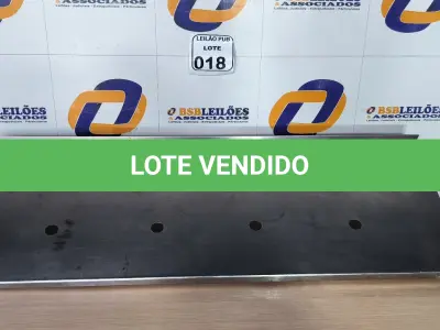 LOTE 018 - 01 PRATELEIRA DE PAREDE MEDINDO 0,36 CM X 1,00 CM. (NO ESTADO) ATENÇÃO! FAZER A VISITAÇÃO ANTES DE ARREMATAR, NÃO SABEMOS SE FUNCIONA. LEILÃO NÃO TEM GARANTIA E NEM DEVOLUÇÃO, SUJEITO A POSSÍVEIS AVARIAS VISÍVEIS/OCULTAS E/OU AUSÊNCIA DE COMPONENTES.