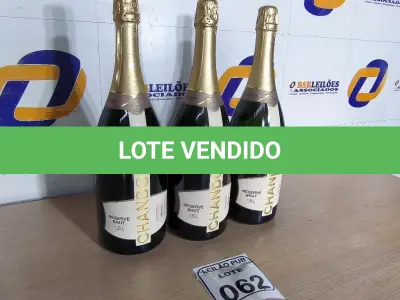 LOTE 062 - 03 GARRAFAS DE CHANDON PARA DECORAÇÃO. (VAZIA) (NO ESTADO) ATENÇÃO! FAZER A VISITAÇÃO ANTES DE ARREMATAR, NÃO SABEMOS SE FUNCIONA. LEILÃO NÃO TEM GARANTIA E NEM DEVOLUÇÃO, SUJEITO A POSSÍVEIS AVARIAS VISÍVEIS/OCULTAS E/OU AUSÊNCIA DE COMPONENTES.