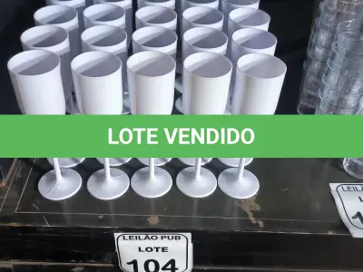 LOTE 104 - 30 TACAS EM PLÁSTICO PARA CHAMPANHEIRA COR BRANCA. (NO ESTADO) ATENÇÃO! FAZER A VISITAÇÃO ANTES DE ARREMATAR, NÃO SABEMOS SE FUNCIONA. LEILÃO NÃO TEM GARANTIA E NEM DEVOLUÇÃO, SUJEITO A POSSÍVEIS AVARIAS VISÍVEIS/OCULTAS E/OU AUSÊNCIA DE COMPONENTES