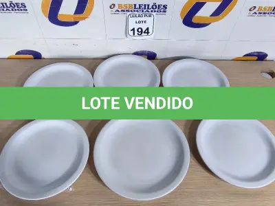 LOTE 194 - 06 PRATOS EM PORCELANA. (NO ESTADO) ATENÇÃO! FAZER A VISITAÇÃO ANTES DE ARREMATAR, NÃO SABEMOS SE FUNCIONA. LEILÃO NÃO TEM GARANTIA E NEM DEVOLUÇÃO, SUJEITO A POSSÍVEIS AVARIAS VISÍVEIS/OCULTAS E/OU AUSÊNCIA DE COMPONENTES.