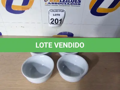 LOTE 201 - 04 CUMBUCAS EM PORCELANA. (NO ESTADO) ATENÇÃO! FAZER A VISITAÇÃO ANTES DE ARREMATAR, NÃO SABEMOS SE FUNCIONA. LEILÃO NÃO TEM GARANTIA E NEM DEVOLUÇÃO, SUJEITO A POSSÍVEIS AVARIAS VISÍVEIS/OCULTAS E/OU AUSÊNCIA DE COMPONENTES.