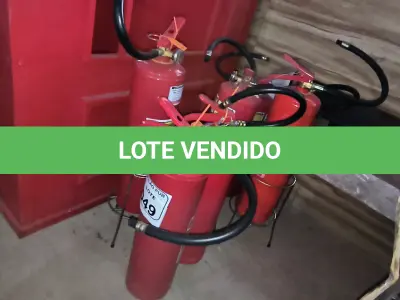 LOTE 049 - 07 EXTINTORES DE INCÊNDIO. (NO ESTADO) ATENÇÃO! FAZER A VISITAÇÃO ANTES DE ARREMATAR, NÃO SABEMOS SE FUNCIONA. LEILÃO NÃO TEM GARANTIA E NEM DEVOLUÇÃO, SUJEITO A POSSÍVEIS AVARIAS VISÍVEIS/OCULTAS E/OU AUSÊNCIA DE COMPONENTES.