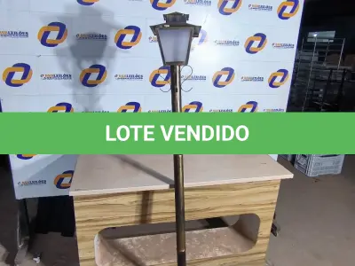 LOTE 083 - 01 POSTE DE JARDIM COLONIAL QUADRADO 1,80CM DE ALTURA. (NO ESTADO) ATENÇÃO! FAZER A VISITAÇÃO ANTES DE ARREMATAR, NÃO SABEMOS SE FUNCIONA. LEILÃO NÃO TEM GARANTIA E NEM DEVOLUÇÃO, SUJEITO A POSSÍVEIS AVARIAS VISÍVEIS/OCULTAS E/OU AUSÊNCIA DE COMPONENTES.
