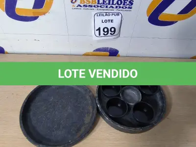 LOTE 199 - 01 CAÇAROLA DE PEDRA COM MOLHEIRAS E 01 PRATO DE PEDRA. (NO ESTADO) ATENÇÃO! FAZER A VISITAÇÃO ANTES DE ARREMATAR, NÃO SABEMOS SE FUNCIONA. LEILÃO NÃO TEM GARANTIA E NEM DEVOLUÇÃO, SUJEITO A POSSÍVEIS AVARIAS VISÍVEIS/OCULTAS E/OU AUSÊNCIA DE COMPONENTES.