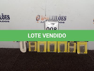 LOTE 008 - 01 CORTADOR DE VIDRO MARCA CORTAG E 06 JOGOS DE CHAVES BITS PHILLIPS MARCA FERTAK(NOVO). (NO ESTADO) ATENÇÃO! FAZER A VISITAÇÃO ANTES DE ARREMATAR, NÃO SABEMOS SE FUNCIONA. LEILÃO NÃO TEM GARANTIA E NEM DEVOLUÇÃO, SUJEITO A POSSÍVEIS AVARIAS VISÍVEIS/OCULTAS E/OU AUSÊNCIA DE COMPONENTES.