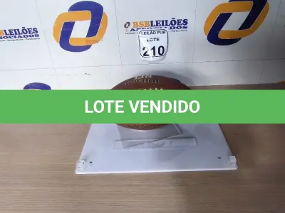 LOTE 210 - 01 BOLA PARA FUTEBOL AMERICANO PARA DECORAÇÃO. (NO ESTADO) ATENÇÃO! FAZER A VISITAÇÃO ANTES DE ARREMATAR, NÃO SABEMOS SE FUNCIONA. LEILÃO NÃO TEM GARANTIA E NEM DEVOLUÇÃO, SUJEITO A POSSÍVEIS AVARIAS VISÍVEIS/OCULTAS E/OU AUSÊNCIA DE COMPONENTES.