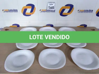 LOTE 165 - 17 PRATOS EM PORCELANA (NO ESTADO) ATENÇÃO! FAZER A VISITAÇÃO ANTES DE ARREMATAR, NÃO SABEMOS SE FUNCIONA. LEILÃO NÃO TEM GARANTIA E NEM DEVOLUÇÃO, SUJEITO A POSSÍVEIS AVARIAS VISÍVEIS/OCULTAS E/OU AUSÊNCIA DE COMPONENTES.