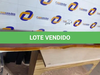 LOTE 076 - 01 TÁBUA EM MADEIRA PARA BANCADA 2,58CM X 0,38 CM. (NO ESTADO) ATENÇÃO! FAZER A VISITAÇÃO ANTES DE ARREMATAR, NÃO SABEMOS SE FUNCIONA. LEILÃO NÃO TEM GARANTIA E NEM DEVOLUÇÃO, SUJEITO A POSSÍVEIS AVARIAS VISÍVEIS/OCULTAS E/OU AUSÊNCIA DE COMPONENTES.