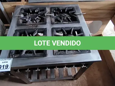 LOTE 019 - 01 FOGÃO EM INOX 04 BOCAS CHAMA DUPLA. (NO ESTADO) ATENÇÃO! FAZER A VISITAÇÃO ANTES DE ARREMATAR, NÃO SABEMOS SE FUNCIONA. LEILÃO NÃO TEM GARANTIA E NEM DEVOLUÇÃO, SUJEITO A POSSÍVEIS AVARIAS VISÍVEIS/OCULTAS E/OU AUSÊNCIA DE COMPONENTES.