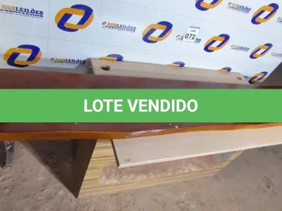 LOTE 072 - 01 TÁBUA EM MADEIRA PARA BANCADA 2,30CM X 0,30CM. (NO ESTADO) ATENÇÃO! FAZER A VISITAÇÃO ANTES DE ARREMATAR, NÃO SABEMOS SE FUNCIONA. LEILÃO NÃO TEM GARANTIA E NEM DEVOLUÇÃO, SUJEITO A POSSÍVEIS AVARIAS VISÍVEIS/OCULTAS E/OU AUSÊNCIA DE COMPONENTES.