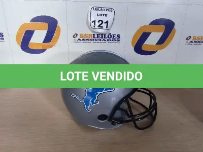 LOTE 121 - 01 CAPACETE DE FUTEBOL AMERICANO PARA DECORAÇÃO. (NO ESTADO) ATENÇÃO! FAZER A VISITAÇÃO ANTES DE ARREMATAR, NÃO SABEMOS SE FUNCIONA. LEILÃO NÃO TEM GARANTIA E NEM DEVOLUÇÃO, SUJEITO A POSSÍVEIS AVARIAS VISÍVEIS/OCULTAS E/OU AUSÊNCIA DE COMPONENTES.