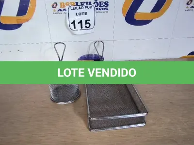 LOTE 115 - 02 CESTAS PARA ALIMENTOS. (NO ESTADO) ATENÇÃO! FAZER A VISITAÇÃO ANTES DE ARREMATAR, NÃO SABEMOS SE FUNCIONA. LEILÃO NÃO TEM GARANTIA E NEM DEVOLUÇÃO, SUJEITO A POSSÍVEIS AVARIAS VISÍVEIS/OCULTAS E/OU AUSÊNCIA DE COMPONENTES.