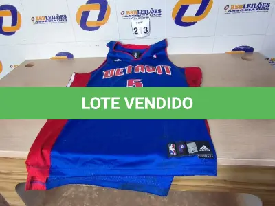LOTE 213 - 01 CAMISA DA NBA PARA DECORAÇÃO. (NO ESTADO) ATENÇÃO! FAZER A VISITAÇÃO ANTES DE ARREMATAR, NÃO SABEMOS SE FUNCIONA. LEILÃO NÃO TEM GARANTIA E NEM DEVOLUÇÃO, SUJEITO A POSSÍVEIS AVARIAS VISÍVEIS/OCULTAS E/OU AUSÊNCIA DE COMPONENTES.