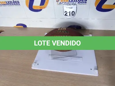 LOTE 210 - 01 BOLA PARA FUTEBOL AMERICANO PARA DECORAÇÃO. (NO ESTADO) ATENÇÃO! FAZER A VISITAÇÃO ANTES DE ARREMATAR, NÃO SABEMOS SE FUNCIONA. LEILÃO NÃO TEM GARANTIA E NEM DEVOLUÇÃO, SUJEITO A POSSÍVEIS AVARIAS VISÍVEIS/OCULTAS E/OU AUSÊNCIA DE COMPONENTES.