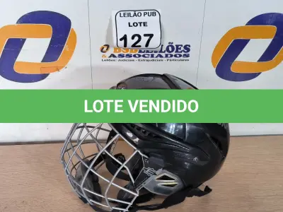 LOTE 127 - 01 CAPACETE DE ROCKER PARA DECORAÇÃO. (NO ESTADO) ATENÇÃO! FAZER A VISITAÇÃO ANTES DE ARREMATAR, NÃO SABEMOS SE FUNCIONA. LEILÃO NÃO TEM GARANTIA E NEM DEVOLUÇÃO, SUJEITO A POSSÍVEIS AVARIAS VISÍVEIS/OCULTAS E/OU AUSÊNCIA DE COMPONENTES.