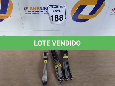 LOTE 188 - 10 GARFOS, 10 COLHERES E 10 FACAS DE MESA. (NO ESTADO) ATENÇÃO! FAZER A VISITAÇÃO ANTES DE ARREMATAR, NÃO SABEMOS SE FUNCIONA. LEILÃO NÃO TEM GARANTIA E NEM DEVOLUÇÃO, SUJEITO A POSSÍVEIS AVARIAS VISÍVEIS/OCULTAS E/OU AUSÊNCIA DE COMPONENTES.