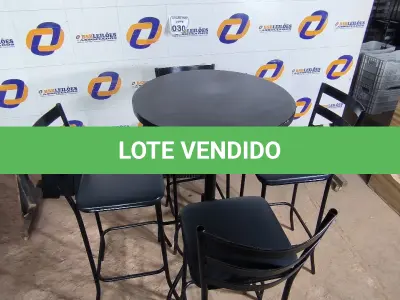 LOTE 030 - 01 MESA BISTRÔ COM 04 BANQUETAS ALTAS. (NO ESTADO) ATENÇÃO! FAZER A VISITAÇÃO ANTES DE ARREMATAR, NÃO SABEMOS SE FUNCIONA. LEILÃO NÃO TEM GARANTIA E NEM DEVOLUÇÃO, SUJEITO A POSSÍVEIS AVARIAS VISÍVEIS/OCULTAS E/OU AUSÊNCIA DE COMPONENTES.