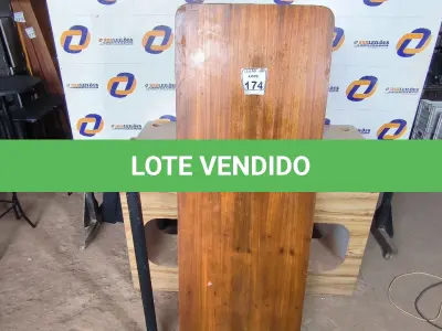 LOTE 174 - 01 MESA SUSPENSA EM MADEIRA PARA LANCHONETE 0,60CM X 1,65CM. (NO ESTADO) ATENÇÃO! FAZER A VISITAÇÃO ANTES DE ARREMATAR, NÃO SABEMOS SE FUNCIONA. LEILÃO NÃO TEM GARANTIA E NEM DEVOLUÇÃO, SUJEITO A POSSÍVEIS AVARIAS VISÍVEIS/OCULTAS E/OU AUSÊNCIA DE COMPONENTES.
