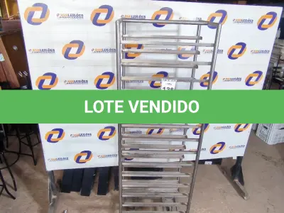 LOTE 138 - 01 ESTANTE EM INOX PARA TRANSPORTE DE BANDEJAS. (NO ESTADO) ATENÇÃO! FAZER A VISITAÇÃO ANTES DE ARREMATAR, NÃO SABEMOS SE FUNCIONA. LEILÃO NÃO TEM GARANTIA E NEM DEVOLUÇÃO, SUJEITO A POSSÍVEIS AVARIAS VISÍVEIS/OCULTAS E/OU AUSÊNCIA DE COMPONENTES.
