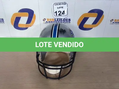 LOTE 124 - 01 CAPACETE DE FUTEBOL AMERICANO PARA DECORAÇÃO. (NO ESTADO) ATENÇÃO! FAZER A VISITAÇÃO ANTES DE ARREMATAR, NÃO SABEMOS SE FUNCIONA. LEILÃO NÃO TEM GARANTIA E NEM DEVOLUÇÃO, SUJEITO A POSSÍVEIS AVARIAS VISÍVEIS/OCULTAS E/OU AUSÊNCIA DE COMPONENTES.