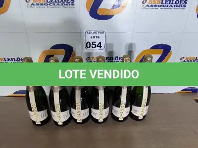 LOTE 054 - 06 GARRAFAS DE CHANDON PARA DECORAÇÃO. (VAZIA) (NO ESTADO) ATENÇÃO! FAZER A VISITAÇÃO ANTES DE ARREMATAR, NÃO SABEMOS SE FUNCIONA. LEILÃO NÃO TEM GARANTIA E NEM DEVOLUÇÃO, SUJEITO A POSSÍVEIS AVARIAS VISÍVEIS/OCULTAS E/OU AUSÊNCIA DE COMPONENTES.