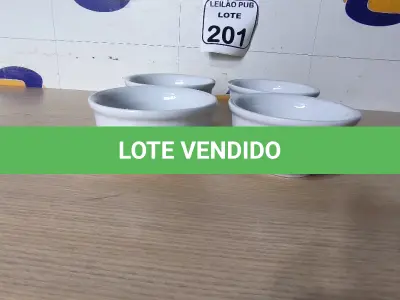 LOTE 201 - 04 CUMBUCAS EM PORCELANA. (NO ESTADO) ATENÇÃO! FAZER A VISITAÇÃO ANTES DE ARREMATAR, NÃO SABEMOS SE FUNCIONA. LEILÃO NÃO TEM GARANTIA E NEM DEVOLUÇÃO, SUJEITO A POSSÍVEIS AVARIAS VISÍVEIS/OCULTAS E/OU AUSÊNCIA DE COMPONENTES.