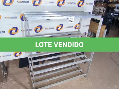 LOTE 007 - 01 ESTANTE EM ALUMÍNIO MEDINDO 0,65CM X 1,27CM ALTURA 1,53CM. (NO ESTADO) ATENÇÃO! FAZER A VISITAÇÃO ANTES DE ARREMATAR, NÃO SABEMOS SE FUNCIONA. LEILÃO NÃO TEM GARANTIA E NEM DEVOLUÇÃO, SUJEITO A POSSÍVEIS AVARIAS VISÍVEIS/OCULTAS E/OU AUSÊNCIA DE COMPONENTES.