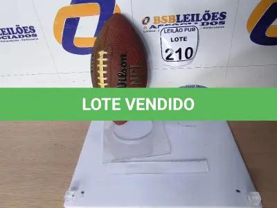 LOTE 210 - 01 BOLA PARA FUTEBOL AMERICANO PARA DECORAÇÃO. (NO ESTADO) ATENÇÃO! FAZER A VISITAÇÃO ANTES DE ARREMATAR, NÃO SABEMOS SE FUNCIONA. LEILÃO NÃO TEM GARANTIA E NEM DEVOLUÇÃO, SUJEITO A POSSÍVEIS AVARIAS VISÍVEIS/OCULTAS E/OU AUSÊNCIA DE COMPONENTES.