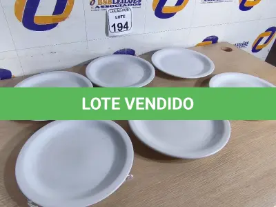 LOTE 194 - 06 PRATOS EM PORCELANA. (NO ESTADO) ATENÇÃO! FAZER A VISITAÇÃO ANTES DE ARREMATAR, NÃO SABEMOS SE FUNCIONA. LEILÃO NÃO TEM GARANTIA E NEM DEVOLUÇÃO, SUJEITO A POSSÍVEIS AVARIAS VISÍVEIS/OCULTAS E/OU AUSÊNCIA DE COMPONENTES.