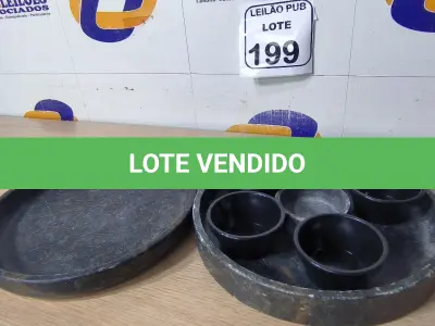 LOTE 199 - 01 CAÇAROLA DE PEDRA COM MOLHEIRAS E 01 PRATO DE PEDRA. (NO ESTADO) ATENÇÃO! FAZER A VISITAÇÃO ANTES DE ARREMATAR, NÃO SABEMOS SE FUNCIONA. LEILÃO NÃO TEM GARANTIA E NEM DEVOLUÇÃO, SUJEITO A POSSÍVEIS AVARIAS VISÍVEIS/OCULTAS E/OU AUSÊNCIA DE COMPONENTES.