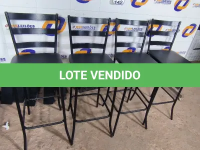 LOTE 142 - 04 BANQUETAS ALTAS. (NO ESTADO) ATENÇÃO! FAZER A VISITAÇÃO ANTES DE ARREMATAR, NÃO SABEMOS SE FUNCIONA. LEILÃO NÃO TEM GARANTIA E NEM DEVOLUÇÃO, SUJEITO A POSSÍVEIS AVARIAS VISÍVEIS/OCULTAS E/OU AUSÊNCIA DE COMPONENTES.