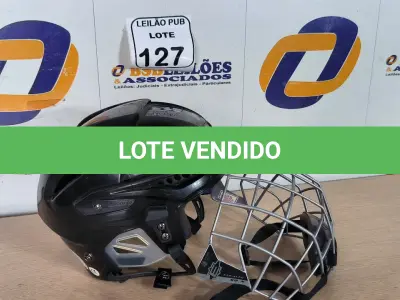 LOTE 127 - 01 CAPACETE DE ROCKER PARA DECORAÇÃO. (NO ESTADO) ATENÇÃO! FAZER A VISITAÇÃO ANTES DE ARREMATAR, NÃO SABEMOS SE FUNCIONA. LEILÃO NÃO TEM GARANTIA E NEM DEVOLUÇÃO, SUJEITO A POSSÍVEIS AVARIAS VISÍVEIS/OCULTAS E/OU AUSÊNCIA DE COMPONENTES.