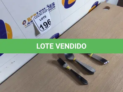 LOTE 196 - 10 GARFOS ,10 COLHERES E 10 FACAS DE MESA. (NO ESTADO) ATENÇÃO! FAZER A VISITAÇÃO ANTES DE ARREMATAR, NÃO SABEMOS SE FUNCIONA. LEILÃO NÃO TEM GARANTIA E NEM DEVOLUÇÃO, SUJEITO A POSSÍVEIS AVARIAS VISÍVEIS/OCULTAS E/OU AUSÊNCIA DE COMPONENTES.