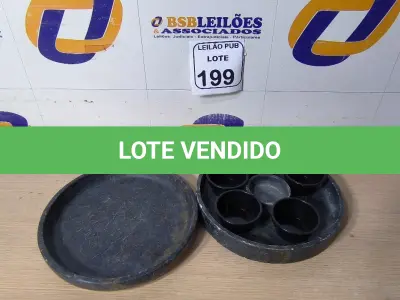 LOTE 199 - 01 CAÇAROLA DE PEDRA COM MOLHEIRAS E 01 PRATO DE PEDRA. (NO ESTADO) ATENÇÃO! FAZER A VISITAÇÃO ANTES DE ARREMATAR, NÃO SABEMOS SE FUNCIONA. LEILÃO NÃO TEM GARANTIA E NEM DEVOLUÇÃO, SUJEITO A POSSÍVEIS AVARIAS VISÍVEIS/OCULTAS E/OU AUSÊNCIA DE COMPONENTES.