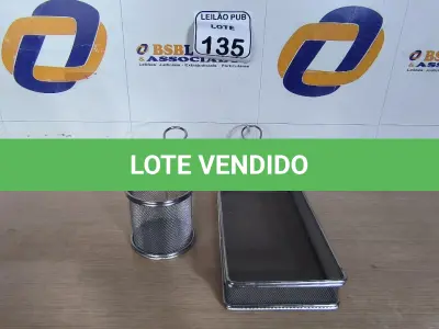 LOTE 135 - 02 CESTAS PARA ALIMENTOS. (NO ESTADO) ATENÇÃO! FAZER A VISITAÇÃO ANTES DE ARREMATAR, NÃO SABEMOS SE FUNCIONA. LEILÃO NÃO TEM GARANTIA E NEM DEVOLUÇÃO, SUJEITO A POSSÍVEIS AVARIAS VISÍVEIS/OCULTAS E/OU AUSÊNCIA DE COMPONENTES.
