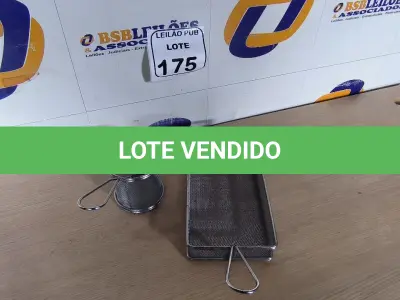 LOTE 175 - 02 CESTAS PARA ALIMENTOS. (NO ESTADO) ATENÇÃO! FAZER A VISITAÇÃO ANTES DE ARREMATAR, NÃO SABEMOS SE FUNCIONA. LEILÃO NÃO TEM GARANTIA E NEM DEVOLUÇÃO, SUJEITO A POSSÍVEIS AVARIAS VISÍVEIS/OCULTAS E/OU AUSÊNCIA DE COMPONENTES.